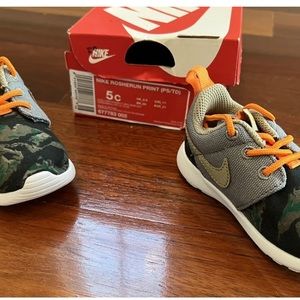 Nike Rosherun Print Grey/Bamboo/ Camo, Size 5C, NEW